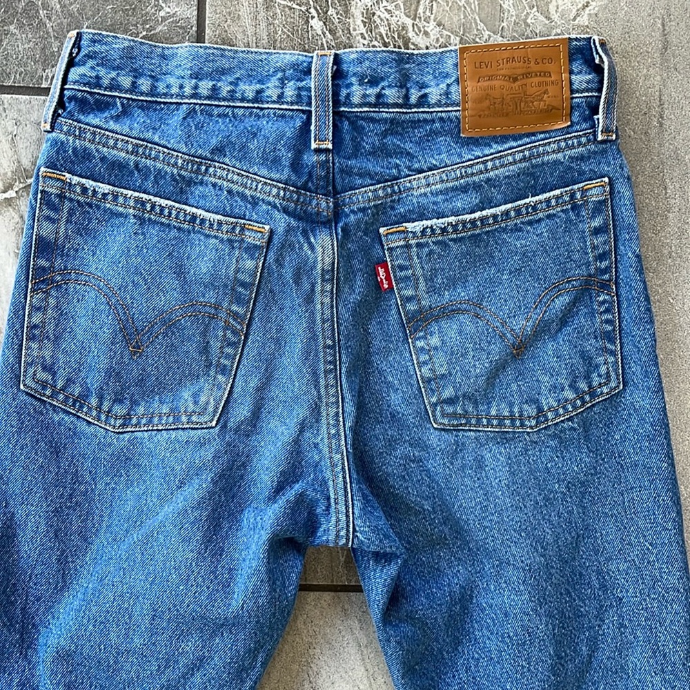 💙 Levi’s Premium Wedgie Straight Fit medium wash size 26 jeans 100% cotton - Picture 5 of 10